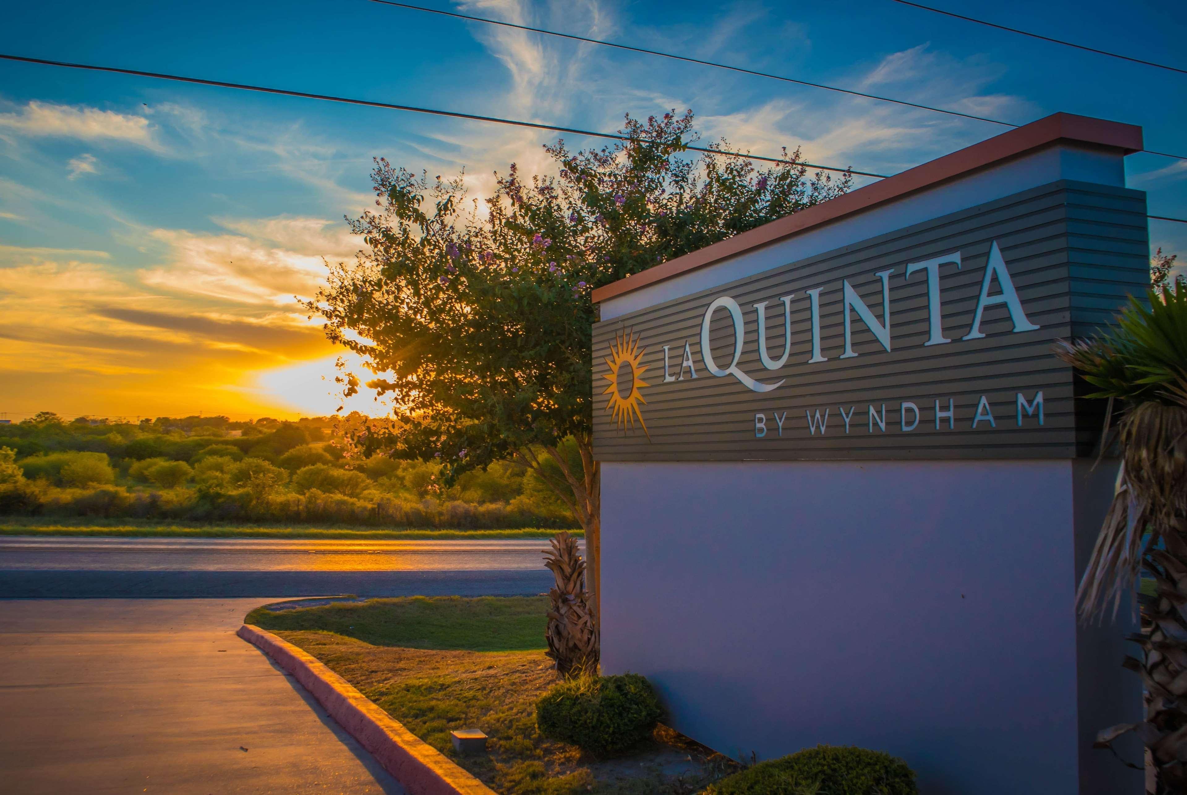 La Quinta By Wyndham Karnes City - Kenedy Екстер'єр фото
