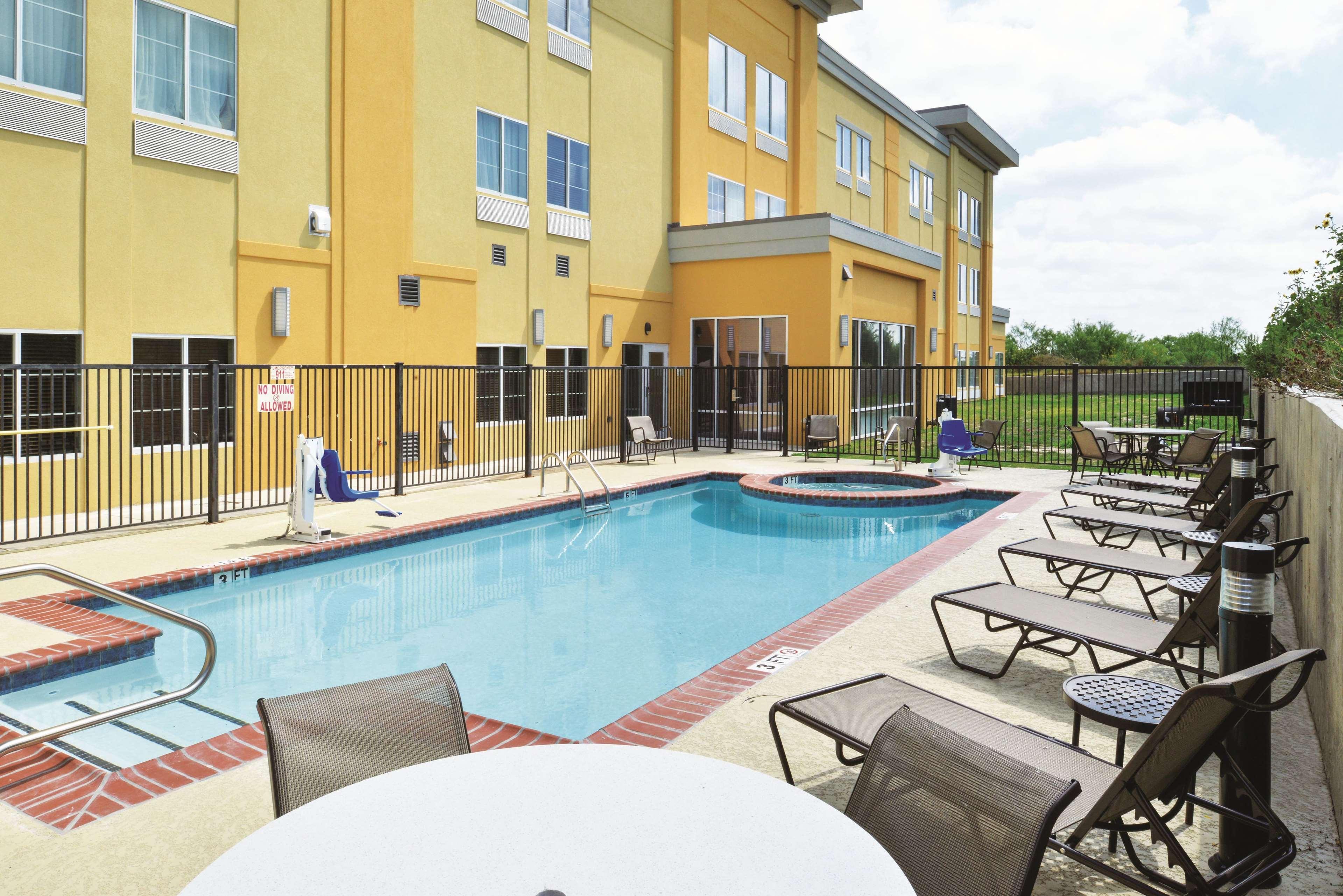 La Quinta By Wyndham Karnes City - Kenedy Екстер'єр фото